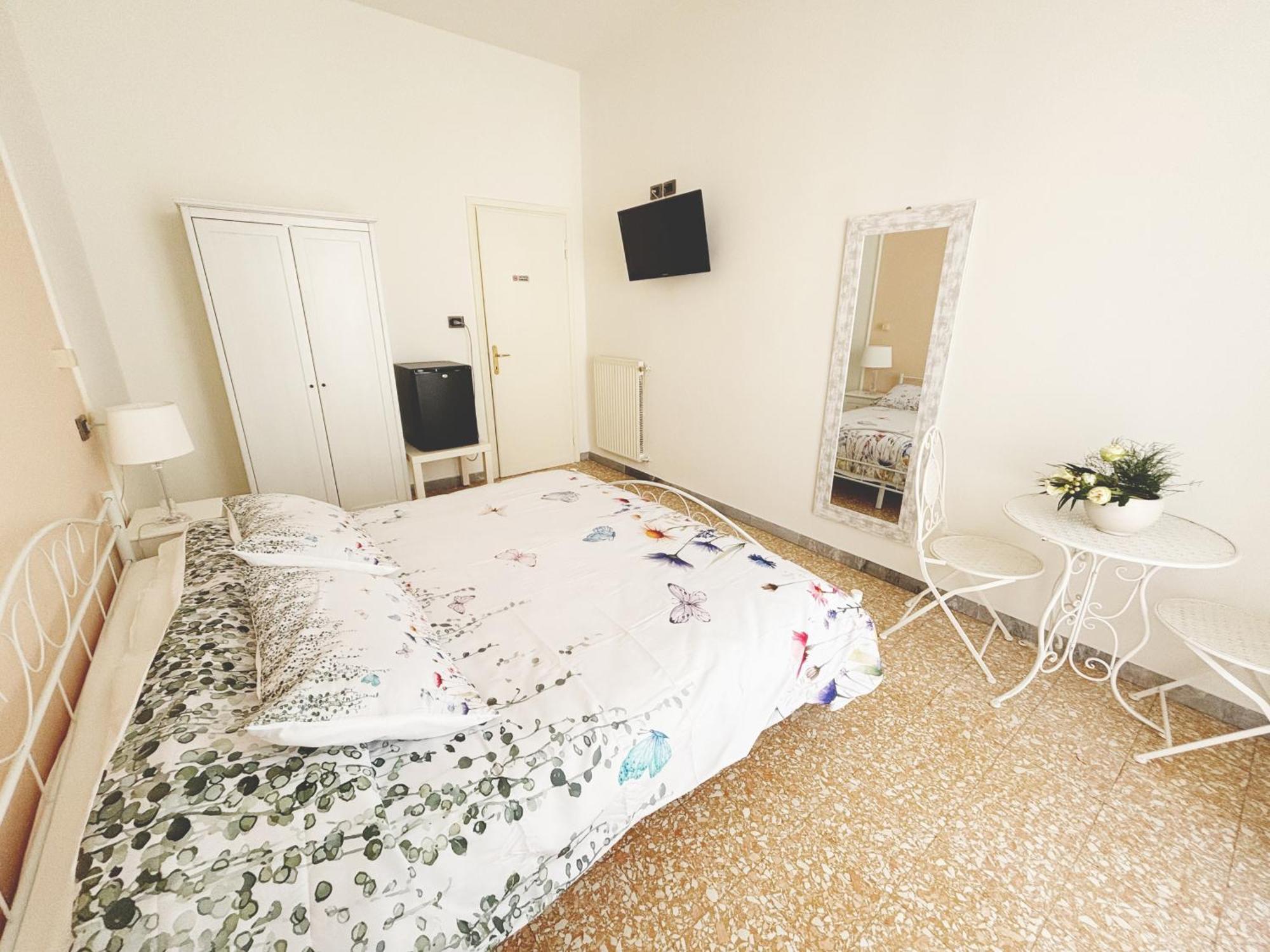 Bed and Breakfast A Casa Di Mario E Nene В'яреджо Екстер'єр фото